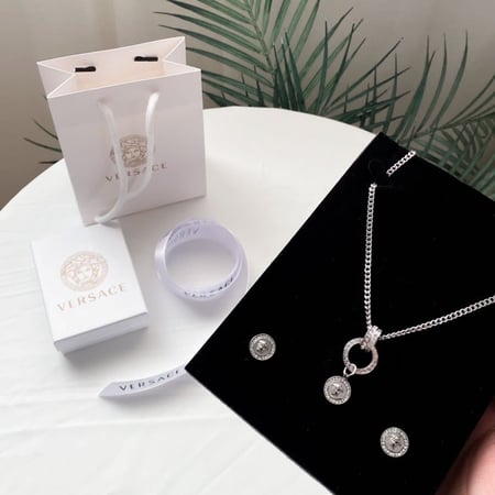 طقم نسائي أنيق ماركة فرزاتشي