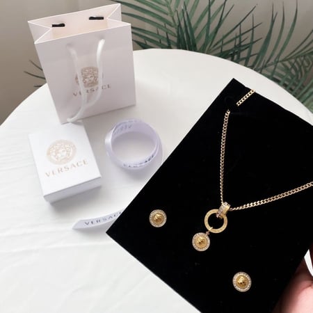 طقم نسائي أنيق ماركة فرزاتشي