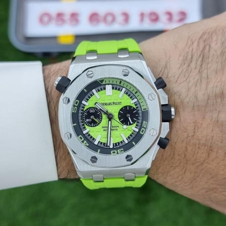 ساعة اوديمار بيغيه باللون الأخضر