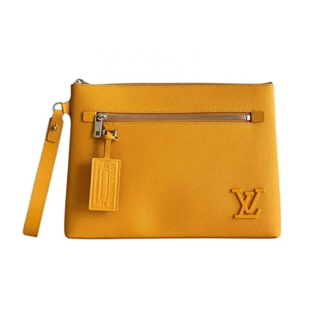 باوتش لويس فيتون    LV  Takeoff Pouch