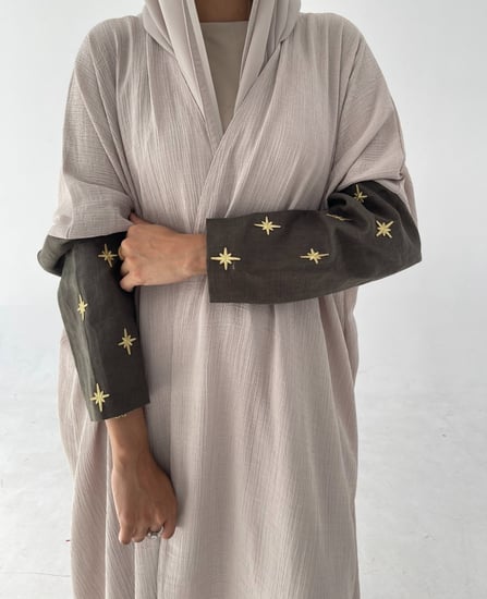 عباية كريب مكسر | بيج و زيتي