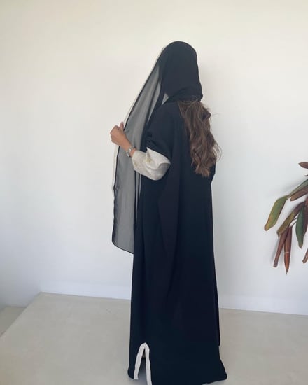 عباية كريب مكسر | اسود و بيج