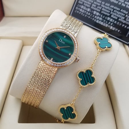 طقم ديور نسائي