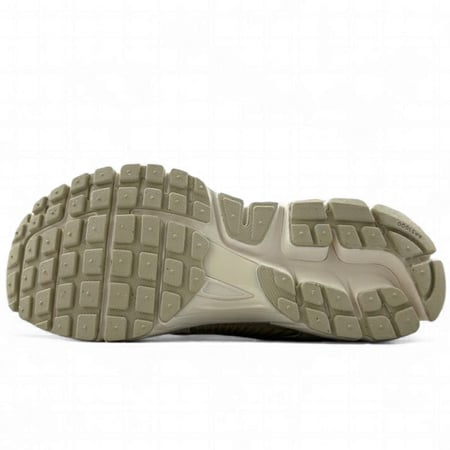 Nike Air Zoom Vomero 5
