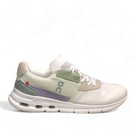 حذاء رياضي نسائي