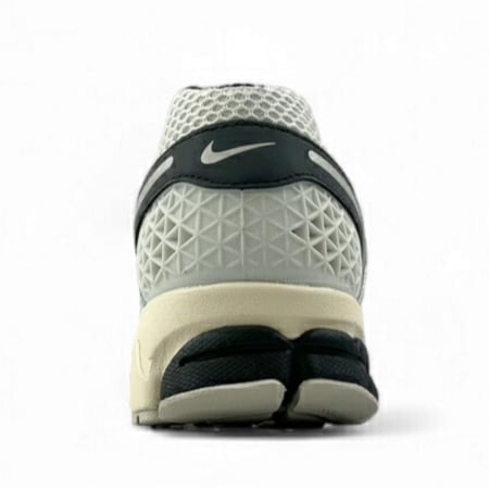 Nike Air Zoom Vomero 5