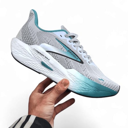 Brooks Hyperion Max 2