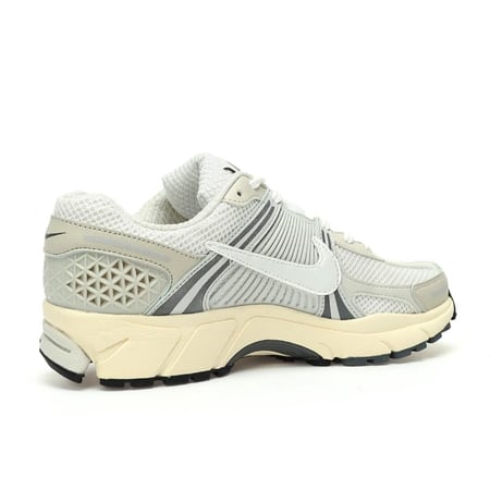 Nike Air Zoom Vomero 5