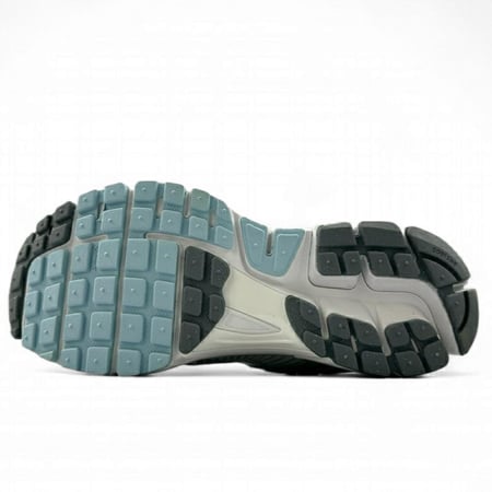 Nike Air Zoom Vomero 5