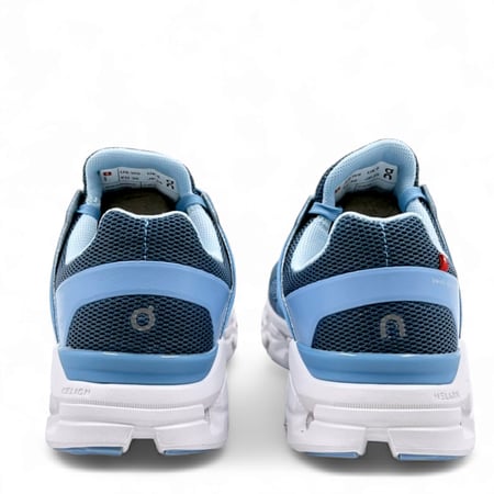 حذاء اون راننق كلاود سويفت ازرق