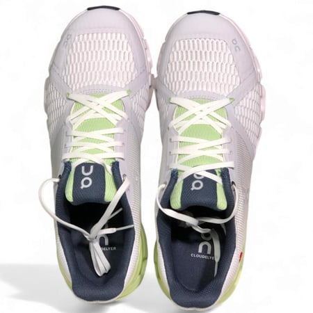 حذاء اون راننج كلاود فلاير 4