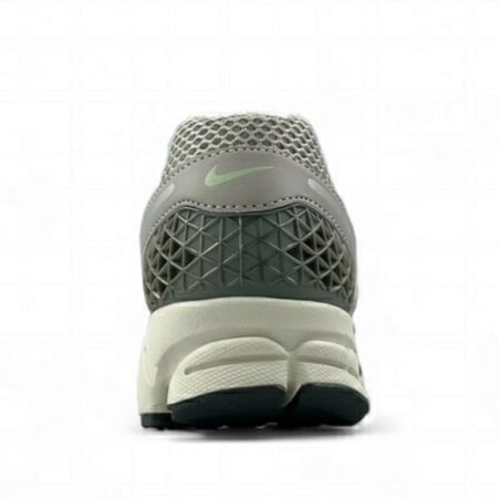Nike Air Zoom Vomero 5