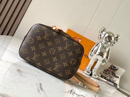 شنطة LV 20cm 20cm