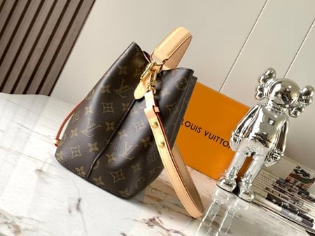 شنطة LV 20cm 20cm