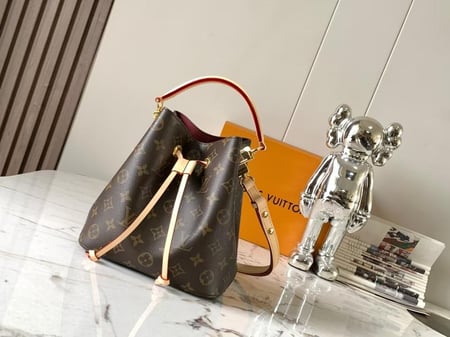 شنطة LV 20cm 20cm