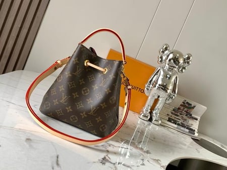 شنطة LV 20cm 20cm