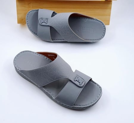 نعال رجالي يناسب الإطلالة الرسمية واليومية