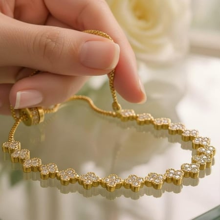 "سوار الذهب المتلألئ – فخامة وبريق يزين معصمك"