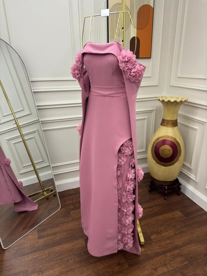 فساتين راقيه  القماش باربي كميه كبيره ورد