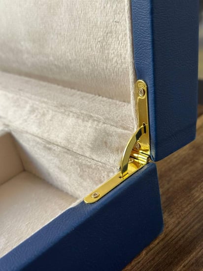 بوكس تخزين سبح جلد فاخر - حجر السلطان ولك من الاسم نصيب