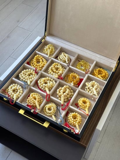 صندوق تخزين جلد للسبح - حجر السلطان ولك من الاسم نصيب