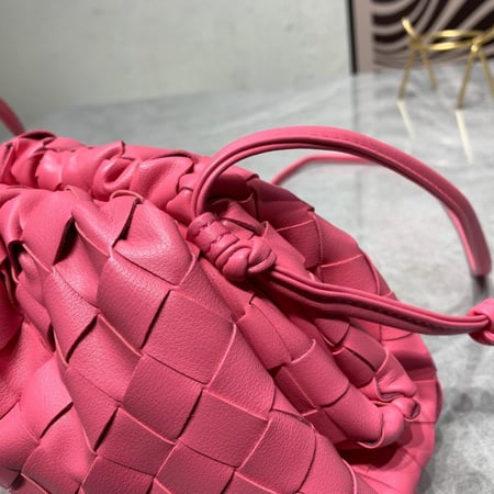 شنطة نسائية ماركة ‏Bottega Veneta