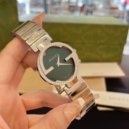 ساعة نسائية ماركة Gucci
