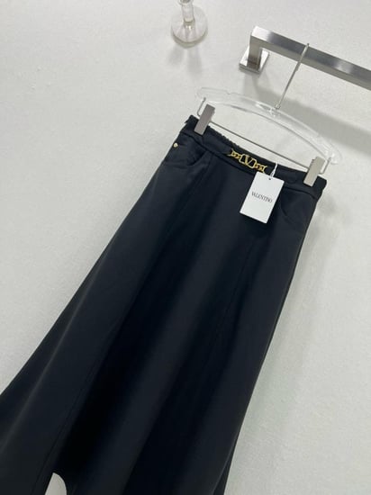 تنوره ماركة Valentino