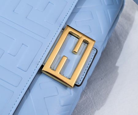 شنطة نسائية ماركة Fendi