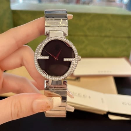 ساعة نسائية ماركة Gucci