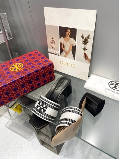 حذاء نسائي ماركة ‏Toryburch