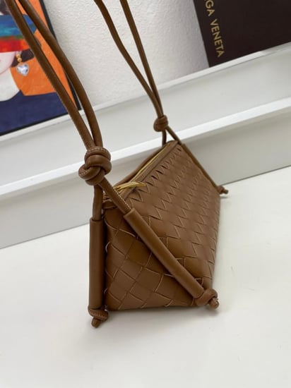 شنطة نسائية ماركة Bottega Veneta