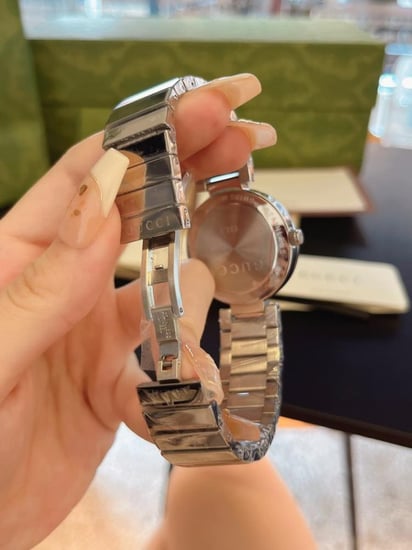 ساعة نسائية ماركة Gucci