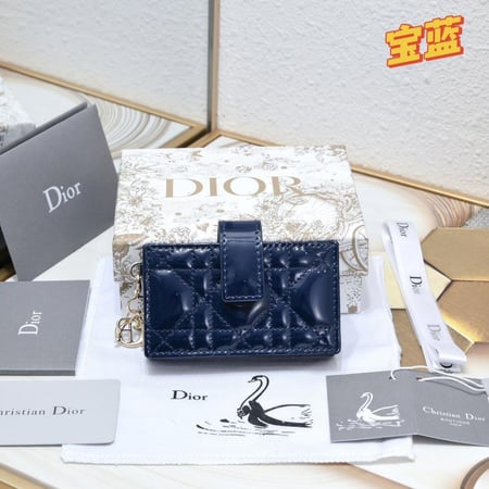 كارد ماركة Dior