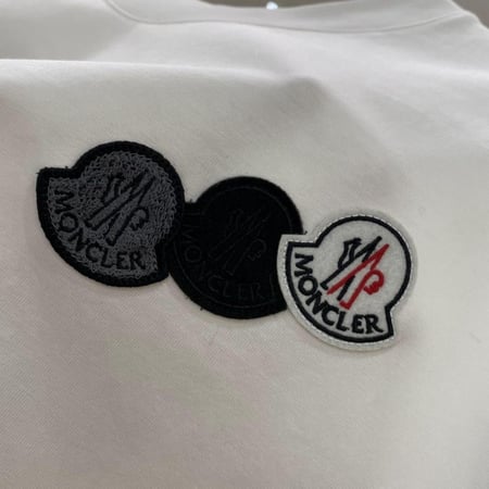 تي شيرت ماركة Moncler