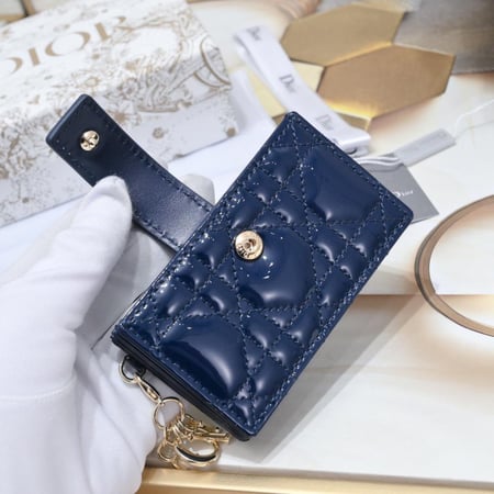 كارد ماركة Dior