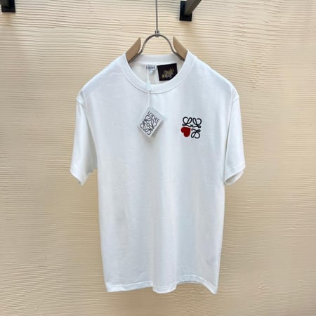 تي شيرت ماركة Loewe