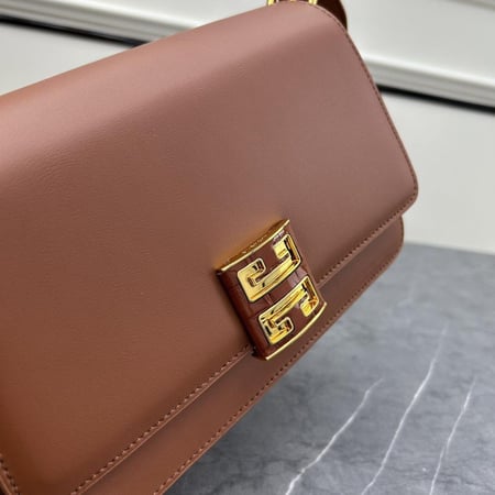 شنطة نسائية ماركة Givenchy