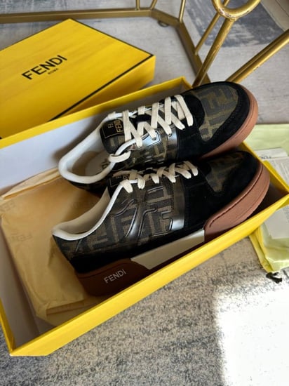 حذاء ماركة Fendi