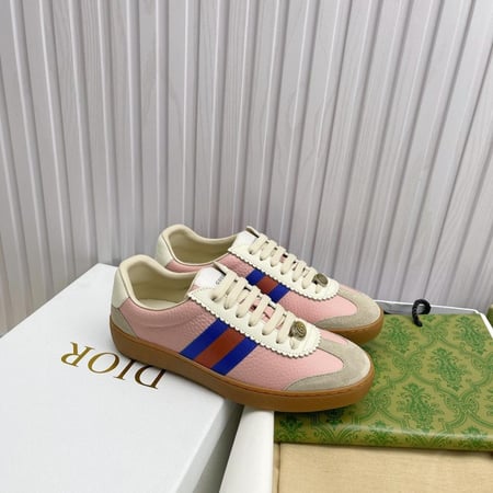 حذاء ماركة Gucci