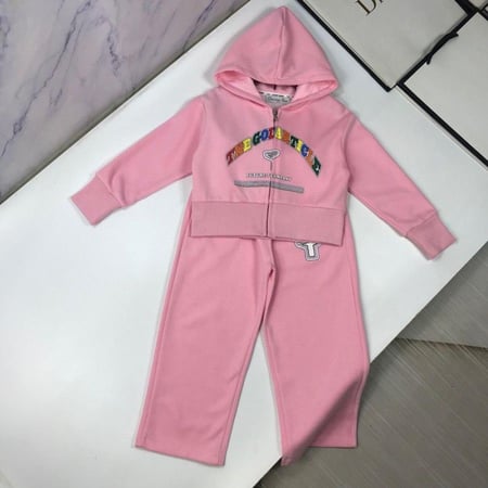 طقم اطفال ماركات متنوعه