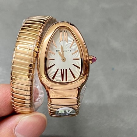 ساعة نسائية ماركة Bvlgari