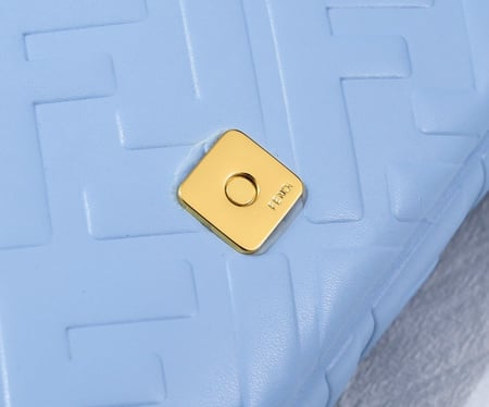 شنطة نسائية ماركة Fendi