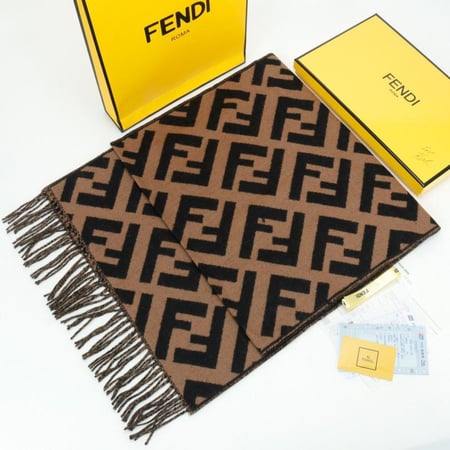 سكارف ماركة Fendi