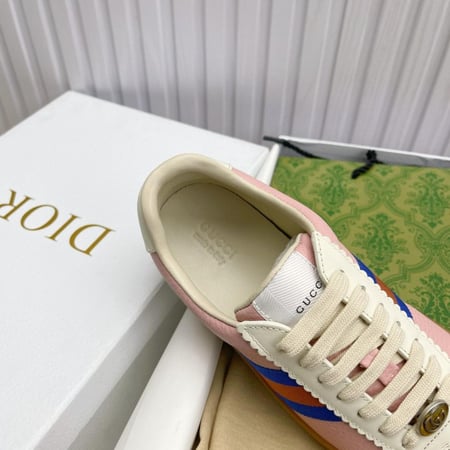 حذاء ماركة Gucci