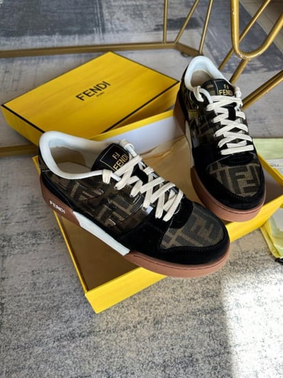 حذاء ماركة Fendi
