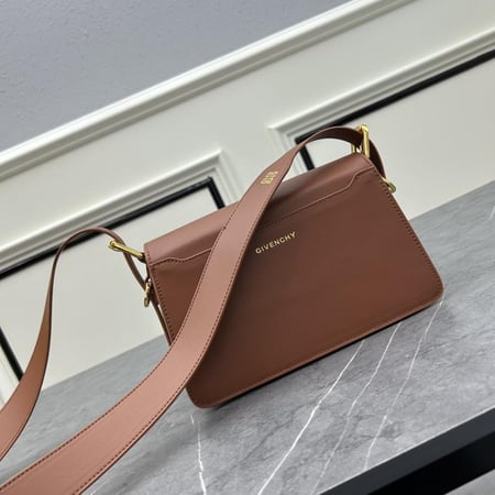 شنطة نسائية ماركة Givenchy