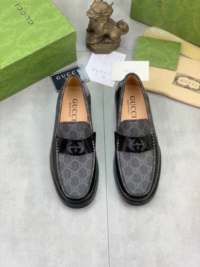 حذاء رجالي ماركة Gucci