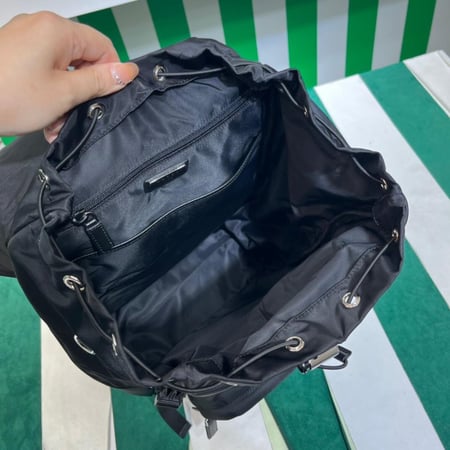 شنطة ماركة Prada