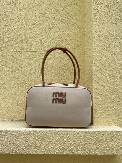 شنطه نسائية ماركة Miumiu